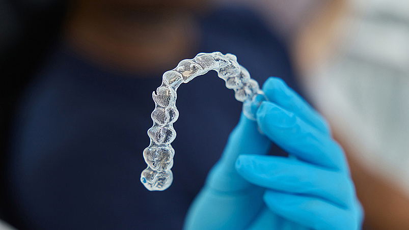 Nahezu transparente Aligner